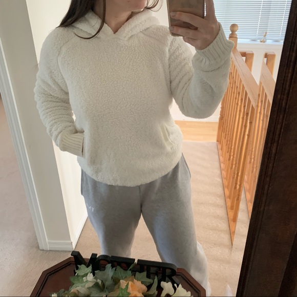 2 for $20 🎀 White teddy hoodie - Picture 2 of 5